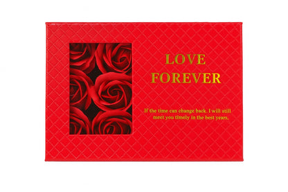 Set Cadou Luxury cu 6 Trandafiri din Sapun si Bratara Surprise, +PUNGA Love Forever
