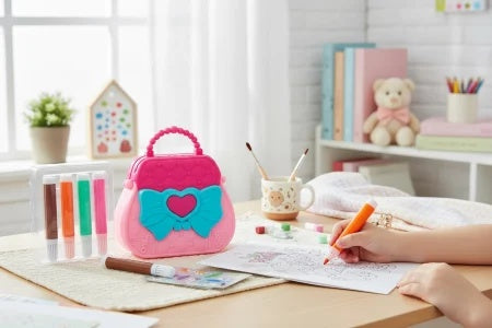 Set Colorat Cu Geanta, Printesa, Carioci Si Foi De Colorat – Activitati Creative Pentru Copii 30x21 cm