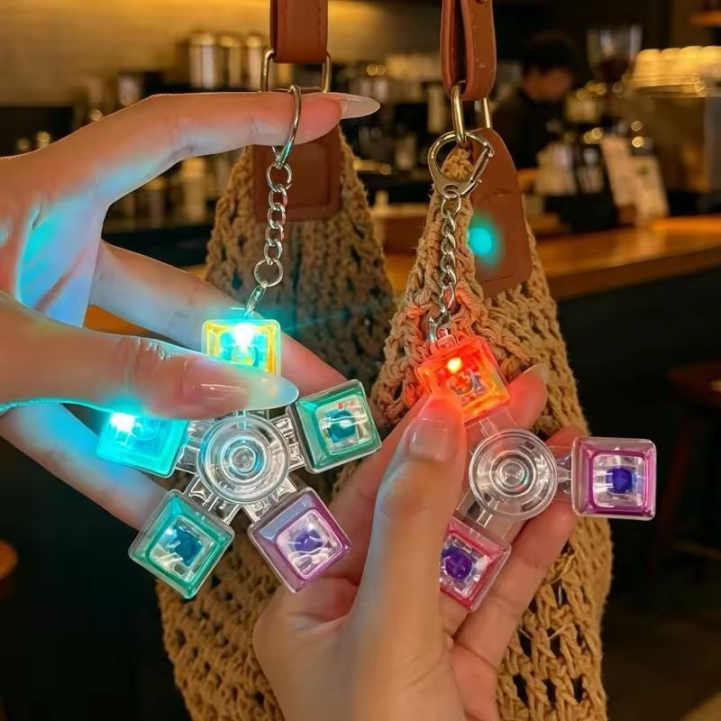 Spinner Antistres Tastatura cu Lumini LED și Breloc – Fidget Spinner Luminos, Jucărie Rotativă pentru Copii și Adulți